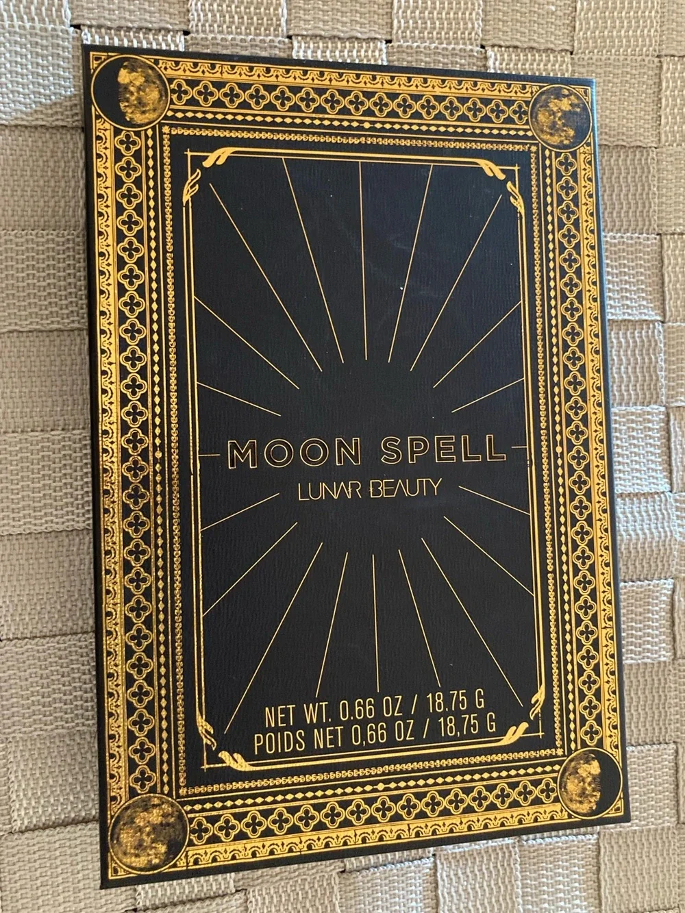 LUNAR BEAUTY 'Moon Spell' Eyeshadow Palette - 15 shades - NEVER USED/SWATCHED